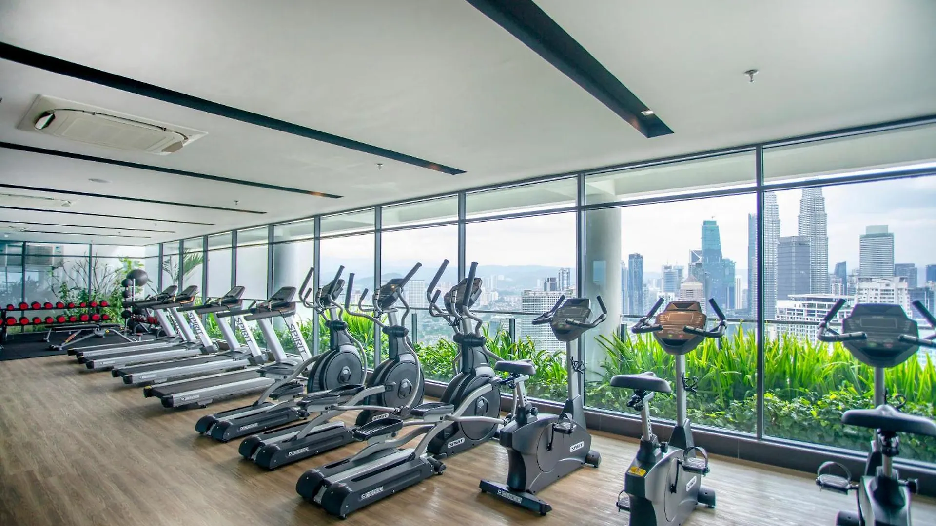 The Colony & Luxe Kuala Lumpur With Klcc View Skypool By Cobnb