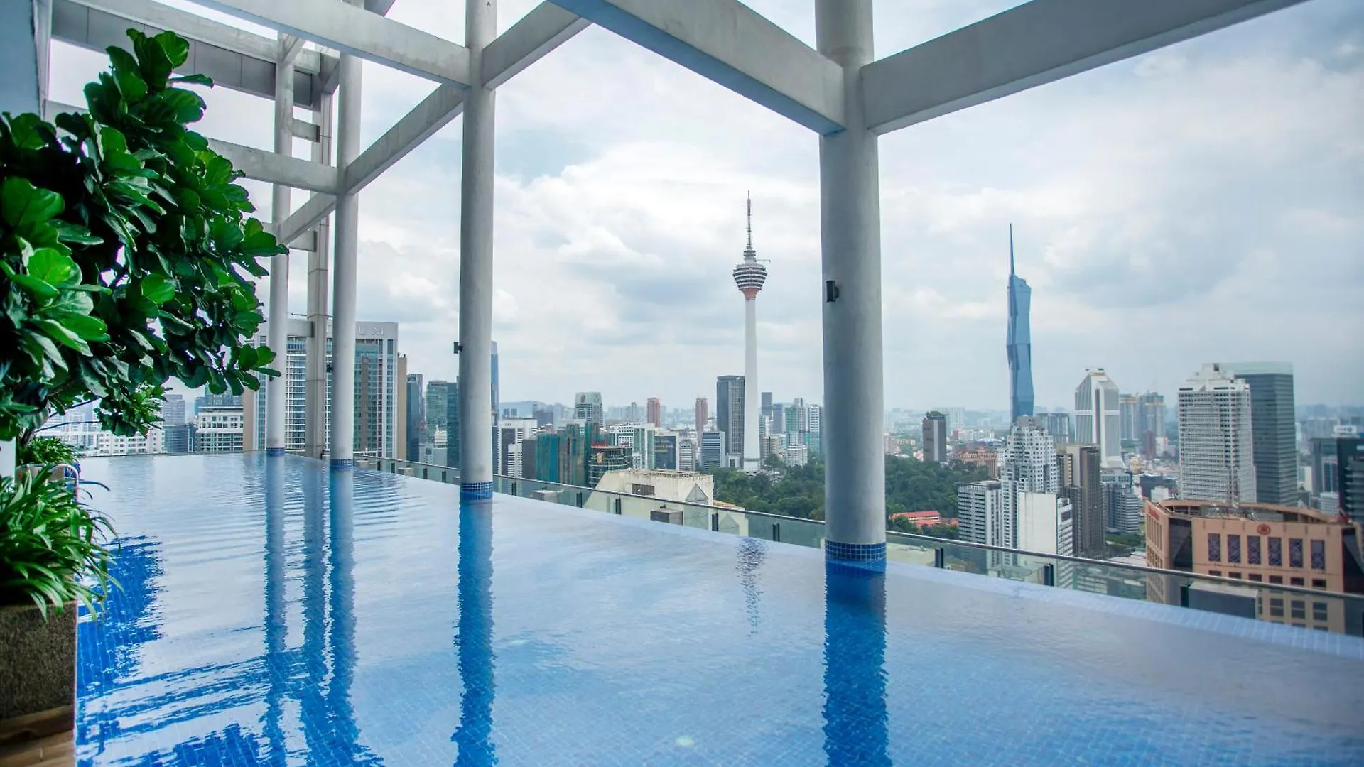 The Colony & Luxe Kuala Lumpur With Klcc View Skypool By Cobnb