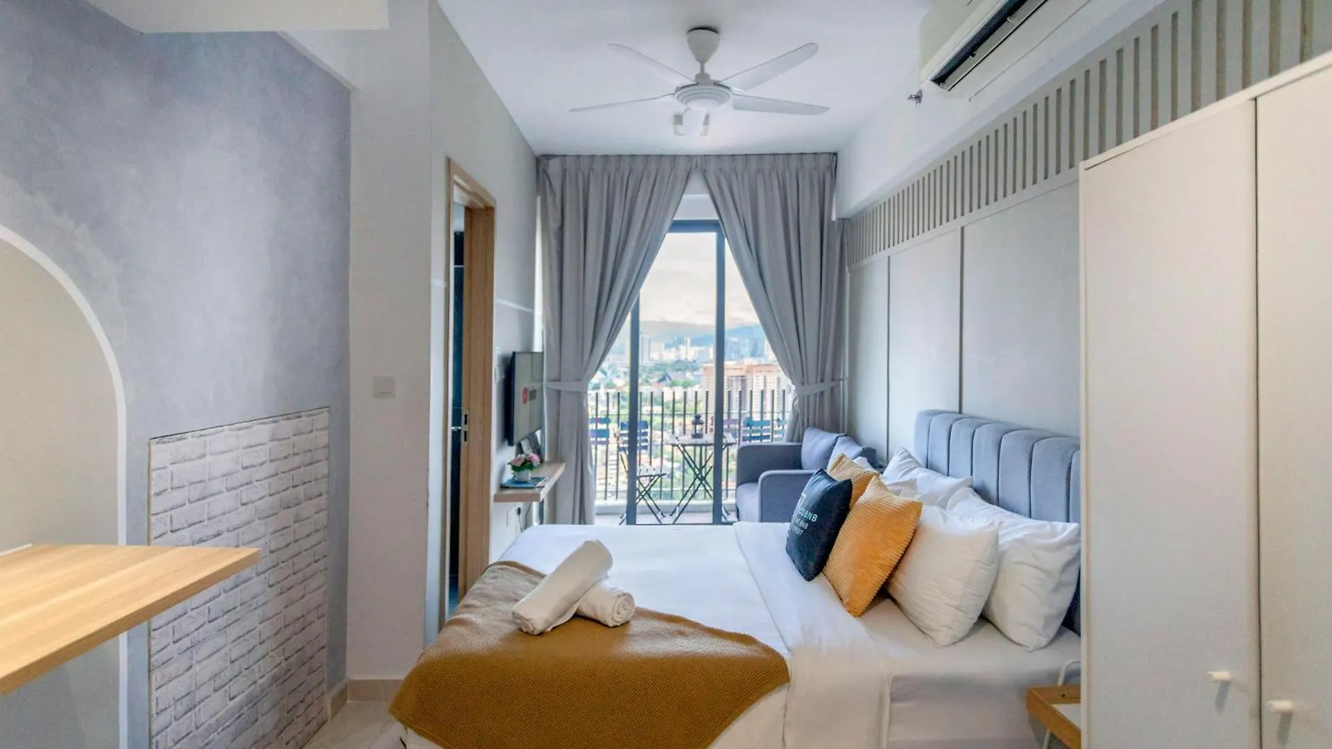 The Colony & Luxe Kuala Lumpur With Klcc View Skypool By Cobnb 0*,  Malezja