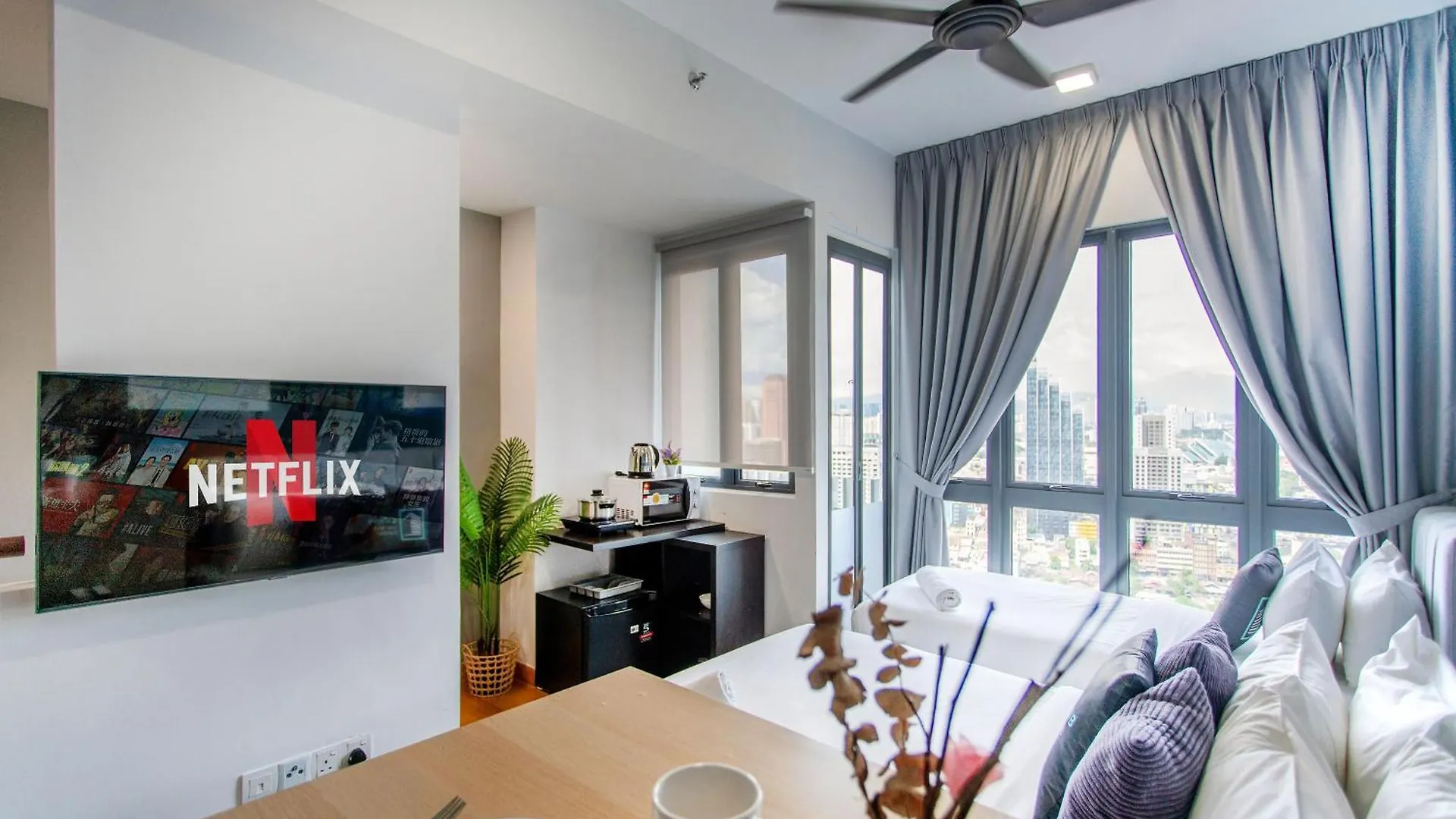 The Colony & Luxe Kuala Lumpur With Klcc View Skypool By Cobnb